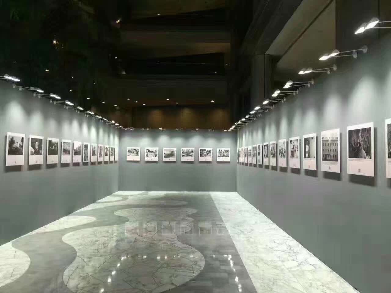 拍賣會(huì)掛畫(huà)展板